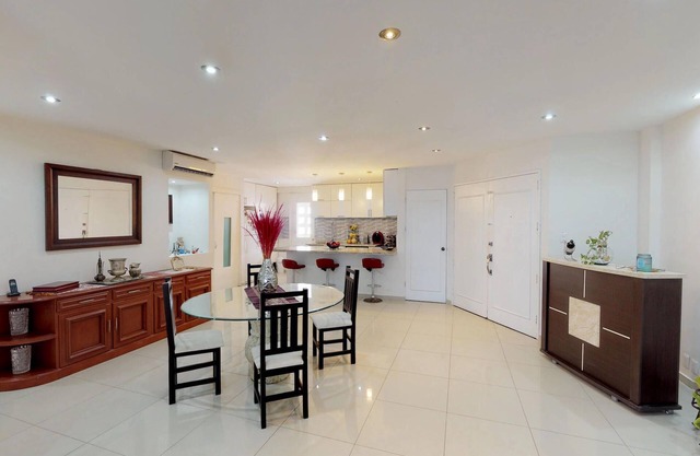 Completely Remodeled Beachfront Apartment