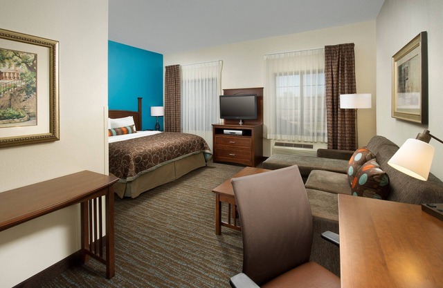 Complimentary Breakfast Buffet + Free Wi-Fi | Close to the Airport