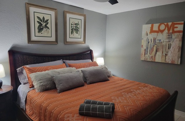 Condo#3. KING SIZE BED, HIGH SPEED INTERNET and FREE PARKING.