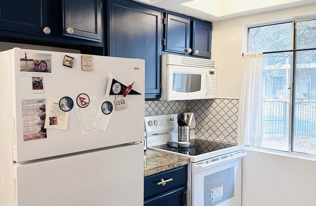 CONDO 7 MINS FROM DOWNTOWN AUSTIN
