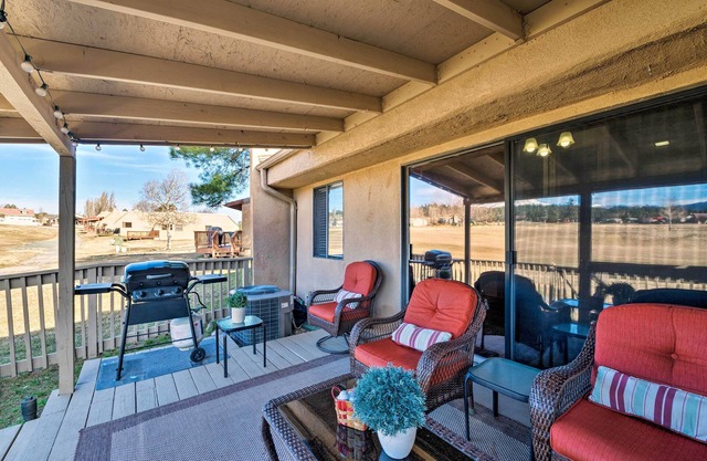 Condo on Golf Course: 2 Mi to Grindstone Lake!