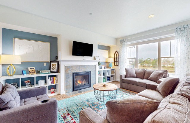 Condo with riverfront view - close to beaches & town - walk everywhere