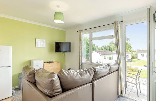 Contemporary cottage with one double and one with bunks.