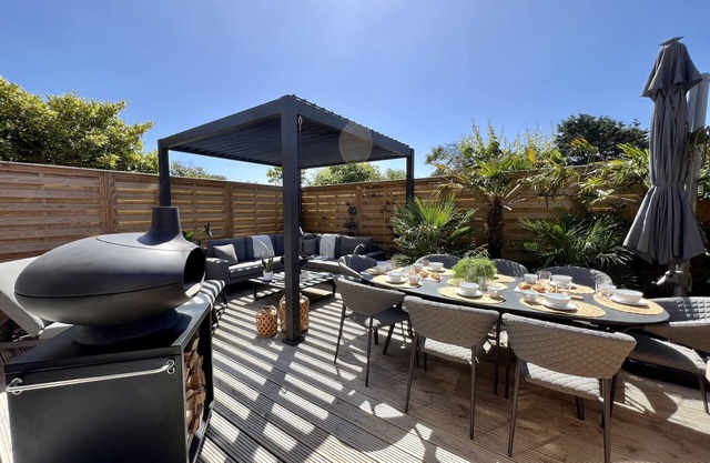 Contemporary cottage moments from Camber beach