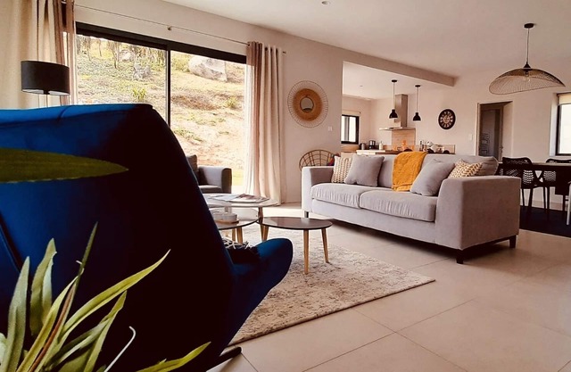 Contemporary house * (110 m2), 5-minute walk from sandy beaches and the GR