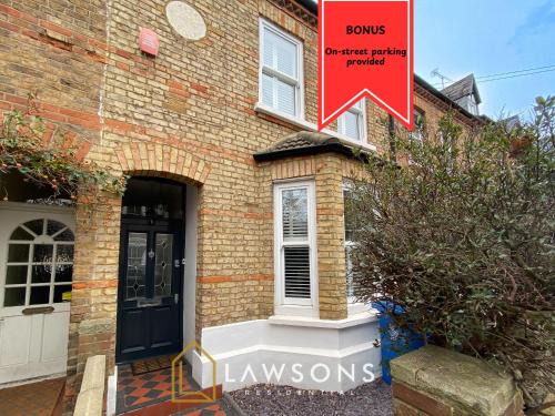 Contemporary Townhouse Living by Lawsons with parking
