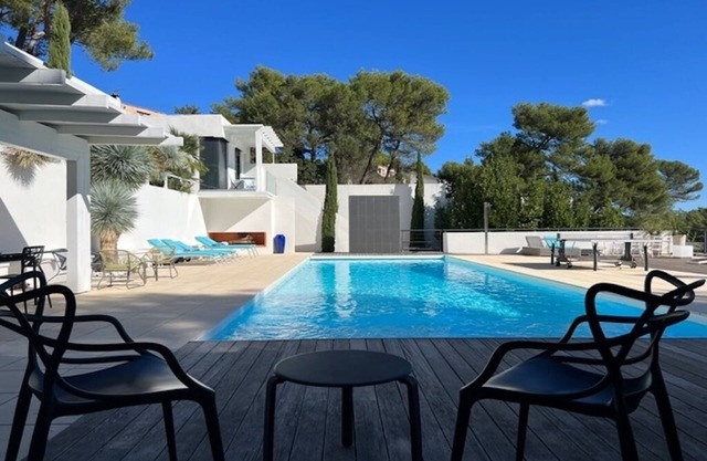 Contemporary villa in Peypin, near Aix-en-Provence and Cassis