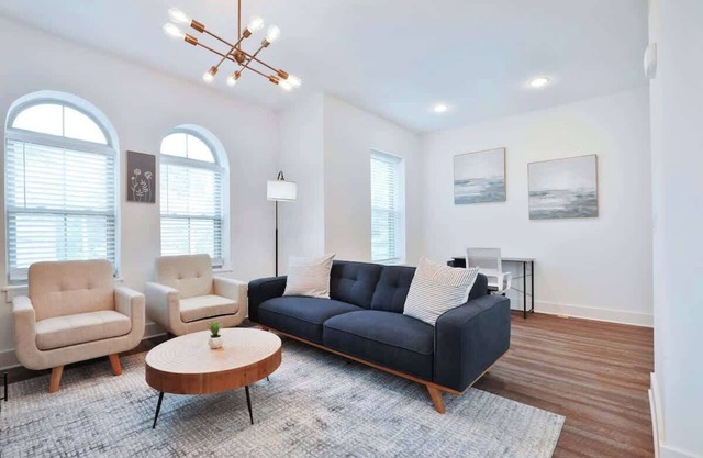 Contemporary Vintage Home (Near Downtown!)