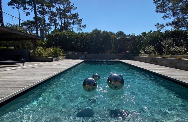CONTEMPORARY WOODEN VILLA QUIET HEATED POOL