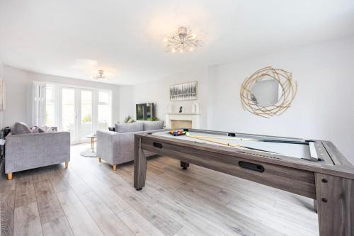 Contractors , Leisure Stays, Sleeps 12 with Pool Table , Air Hockey, PS4 & Games Room
