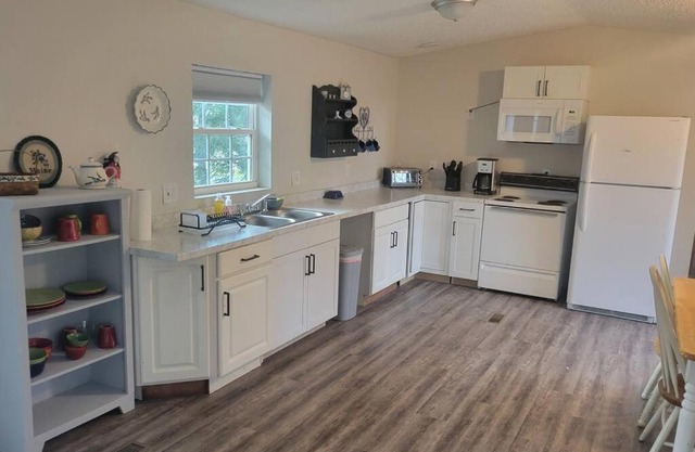 Convenient Rural Retreat