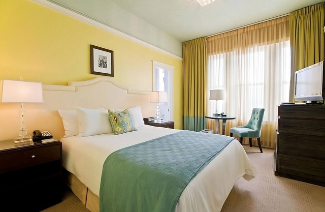 Convenient Stay, Superb Location near Providence Park! Two Suites, Pets Allowed!