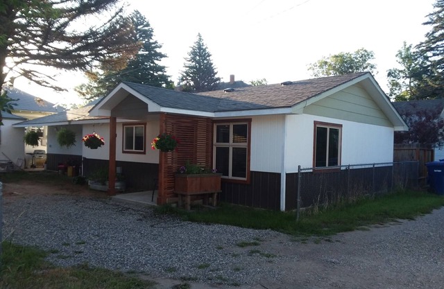 Conveniently Located close to downtown. No stairs to climb.