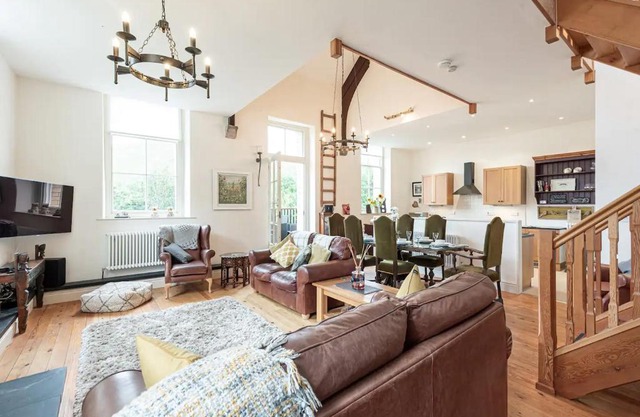Converted Chapel, Stunning Sea & Mountain Views!