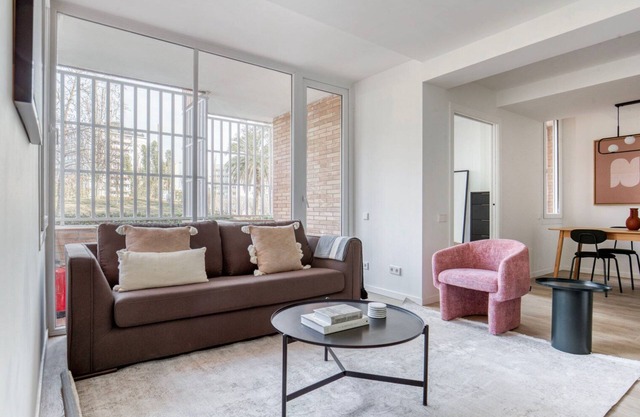 Cool Sarrià 3BR w/Doorman, Newly Renovated, by Blueground