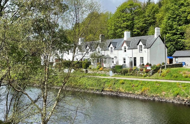 Coorie Doon, picturesque setting on Crinan Canal