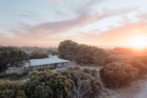 Coorong Cottage- Waterfront, Nature, Hiking