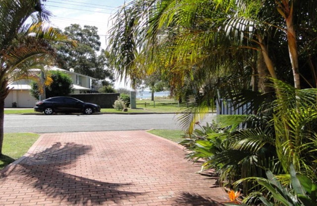 Copacabana, 2/61 Sandy Point Road - cute unit with water views from the balcony