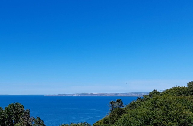 Cora's Cosy Cabin - 2-bedroom dog friendly chalet. Stunning views