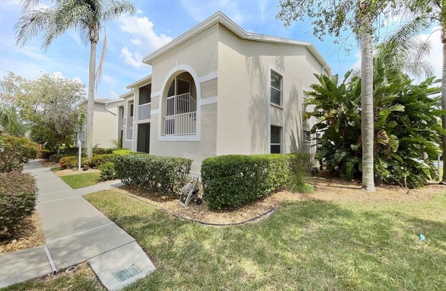 Corner 2-bed/2-bath Unit #926, in the Stoneybrook Golf and Country Club