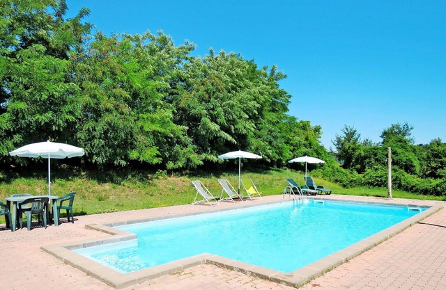 Cosy apartment in villa for 4 people with WIFI, pool and patio