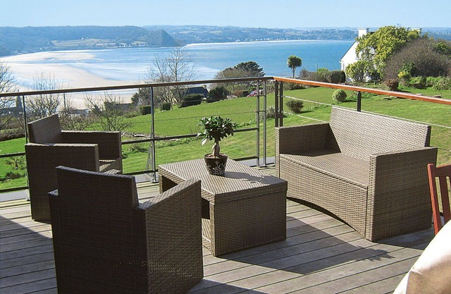 Cosy apartment for 4 guests with pool, WIFI, TV, patio and parking