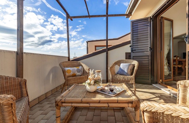 Cosy apartment for 8 guests with hot tub, A/C, WIFI, TV, terrace and panoramic view