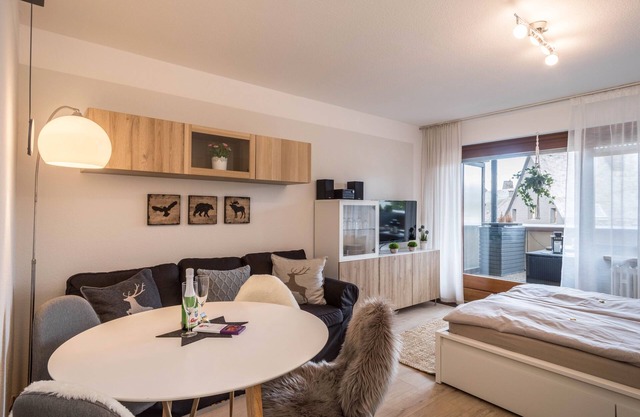 Cosy Apartment 18 with Garden View, Wi-Fi and Balcony