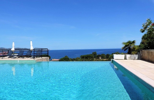 Cosy apartment for 4 people with pool, A/C, WIFI, TV, terrace and parking