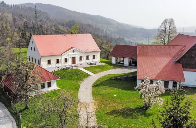 Cosy apartment for 3 people with pool, WIFI, TV and parking
