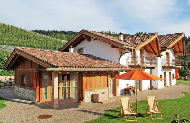 Cosy apartment for 4 guests with WIFI, TV, terrace, pets allowed and parking