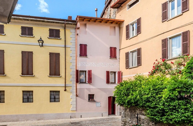 Cosy apartment for 4 guests with WIFI, TV, pets allowed and parking