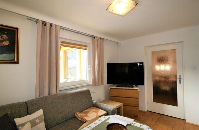 Cosy apartment for 4 guests with TV, patio, pets allowed and parking