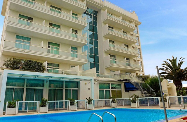 Cosy apartment for 4 people with pool, WIFI, A/C, TV, patio and pets allowed