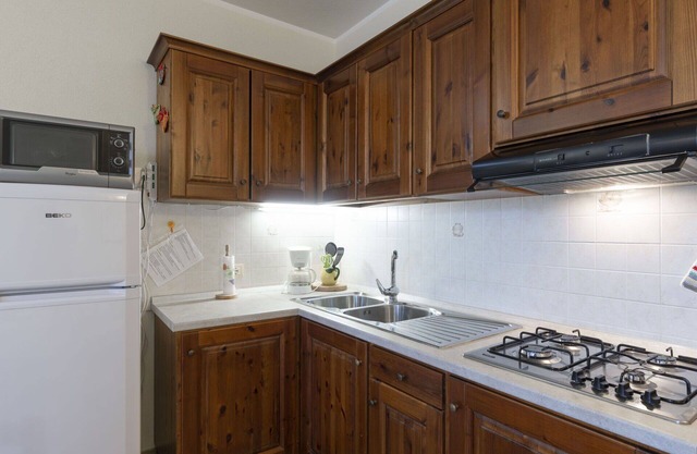 Cosy apartment for 4 people with WIFI, TV, patio, pets allowed, panoramic view and parking