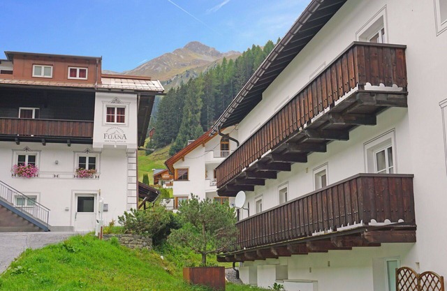 Cosy apartment for 4 people with WIFI, TV, balcony, pets allowed, panoramic view and parking
