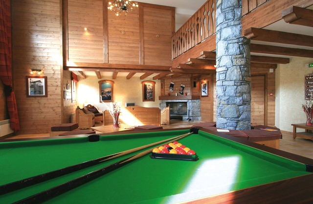Cosy apartment for 6 guests with WIFI, pool, TV, terrace and pets allowed