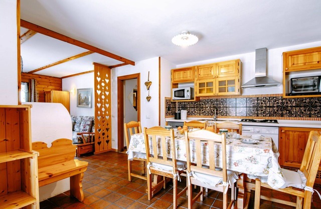 Cosy apartment for 6 guests with TV, pets allowed and parking