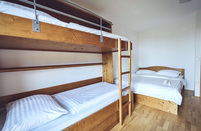 Cosy apartment for 7 guests with WIFI, pool, TV, balcony, pets allowed and panoramic view