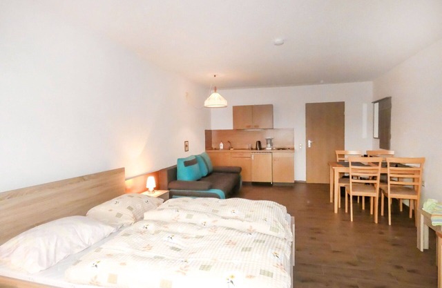 Cosy apartment for 4 people with WIFI, TV, balcony and parking