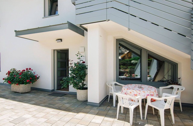 Cosy apartment for 4 people with WIFI, TV, patio, pets allowed and parking