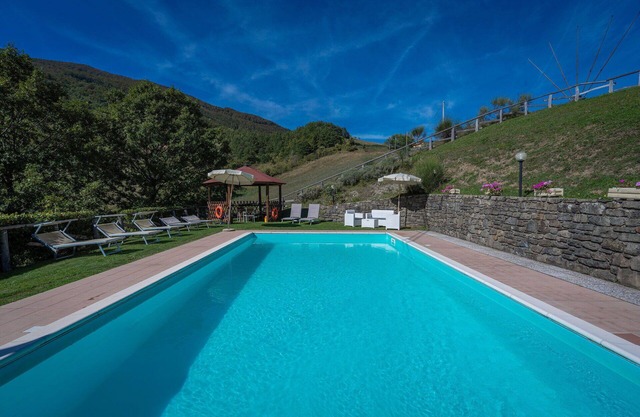 Cosy apartment for 6 guests with WIFI, pool, TV, veranda, pets allowed and parking