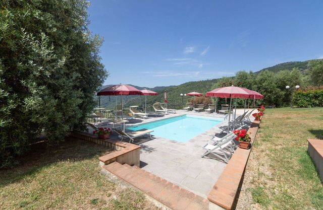 Cosy apartment for 4 guests with WIFI, pool, A/C, TV, pets allowed, panoramic view and parking