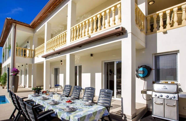 Cosy apartment in villa with A/C, WIFI, private pool, TV, patio, pets allowed and panoramic view