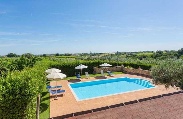 Cosy apartment in villa for 4 guests with WIFI, pool, TV, terrace, pets allowed and parking