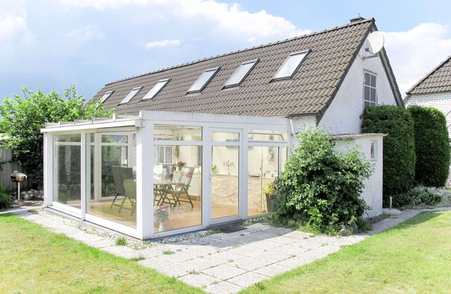 Cosy apartment in villa for 4 guests with WIFI, TV, patio, pets allowed and parking