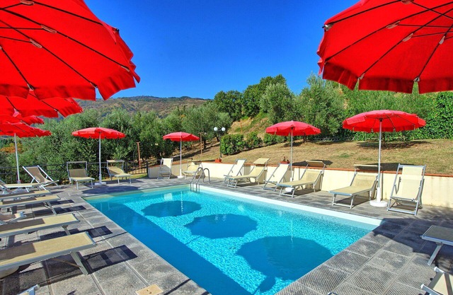 Cosy apartment in villa for 6 people with pool, WIFI, TV, veranda, pets allowed and parking