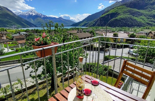 Cosy apartment for 5 guests with WIFI, TV, balcony and parking