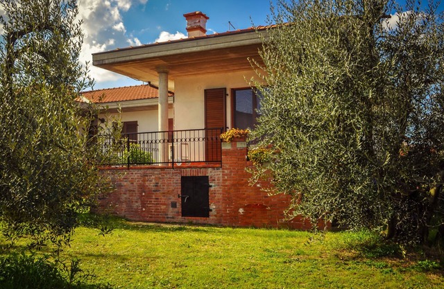 Cosy apartment for 4 guests with WIFI, TV, patio and parking, close to Arezzo