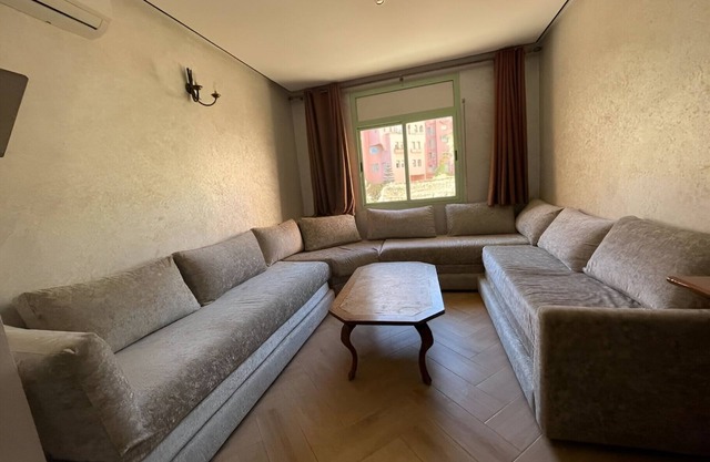Cosy appartment with pool and parking 2.4